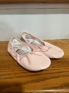 FREESTYLE Kids Pink Ballet Flats. Size 2